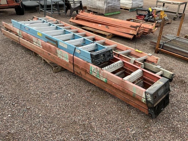pallet-of-asst-step-and-extension-ladders-image-4