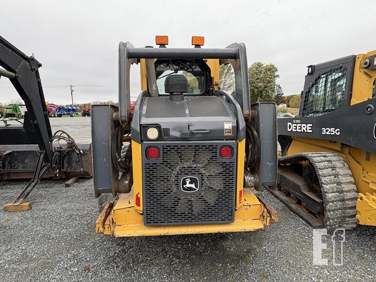 2015-deere-326e-image-5