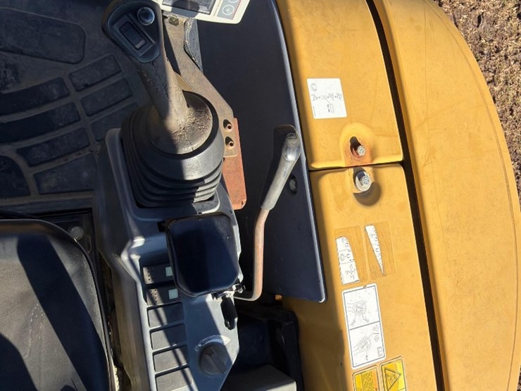 caterpillar-303.5-image-15