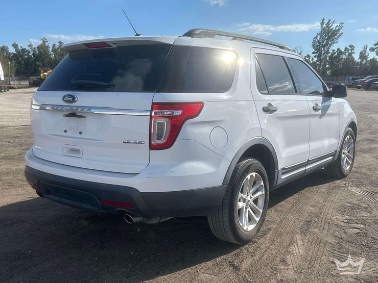 2015-ford-explorer-image-3