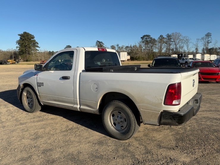 2019-ram-1500-classic-image-4