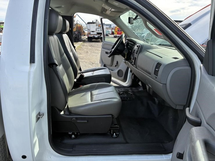 2011-chevrolet-2500-image-9