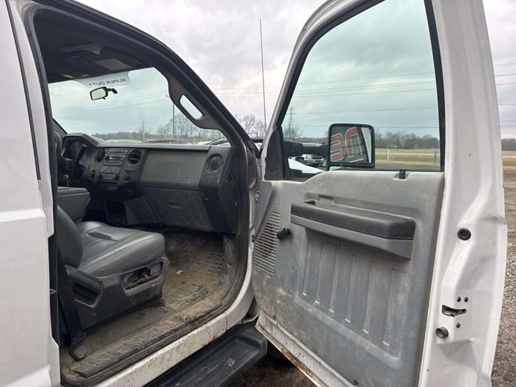 2011-ford-f350-image-25