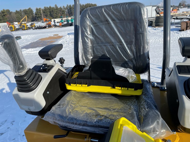 #5377-•-mx12rx-mini-excavator-image-10