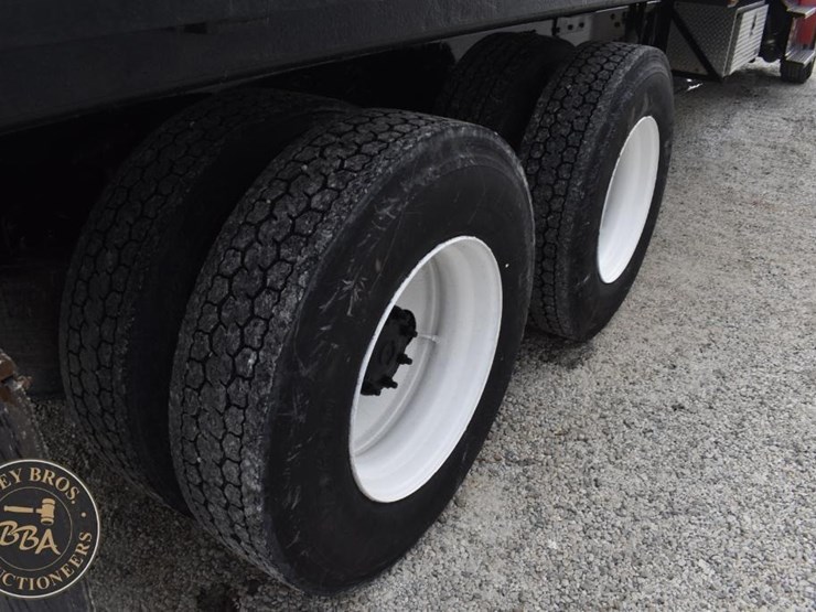 2015-freightliner-business-class-m2-106-image-14