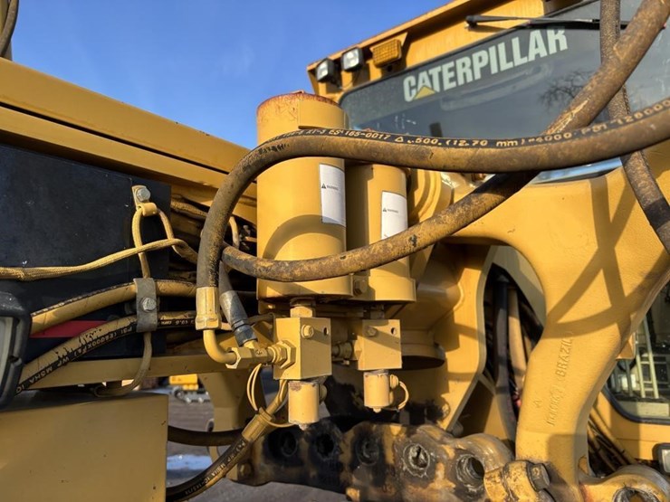 caterpillar-143h-image-14