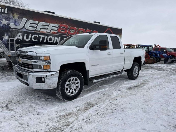 2016-chevrolet-silverado-2500hd-lt-image-1