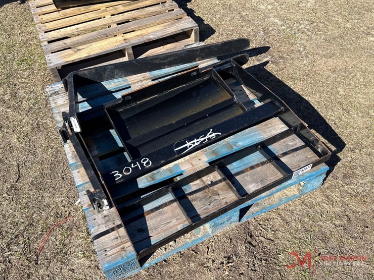 42"-forks-mini-skid-steer-attachment-image-1