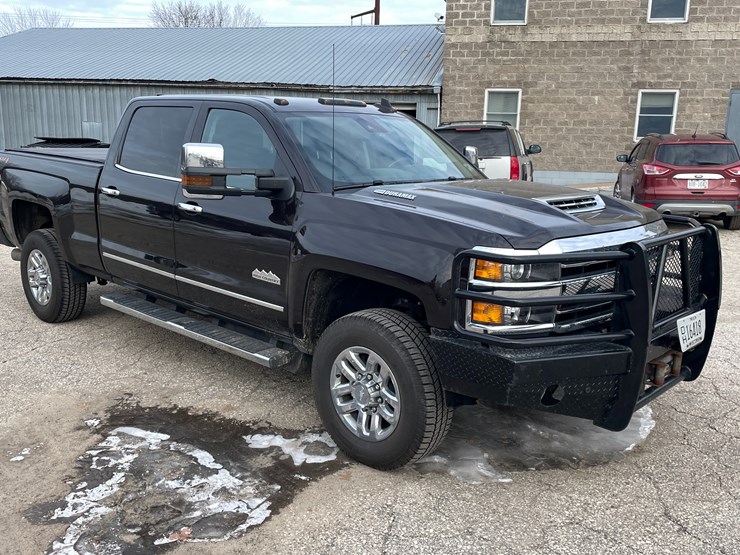 #7551-•-2019-chevy-silverado-high-country-pickup-(has-wi-title)-(blair,-wi)-image-3