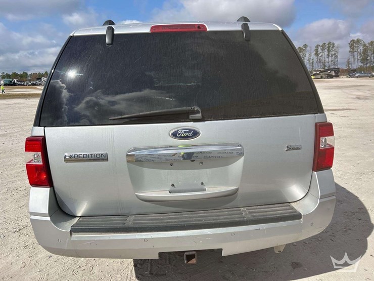 2011-ford-expedition-image-30