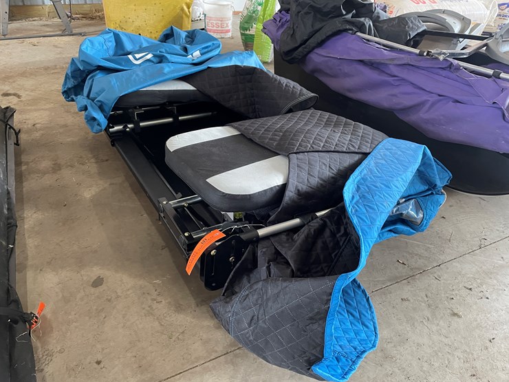 #7636-•-nanook-thermal-ice-fishing-shack-image-1