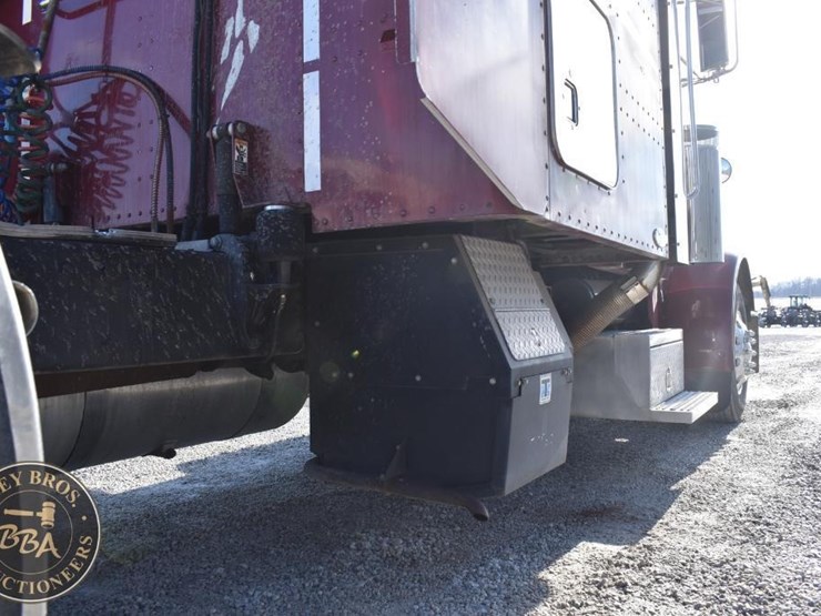 2004-peterbilt-379-image-25