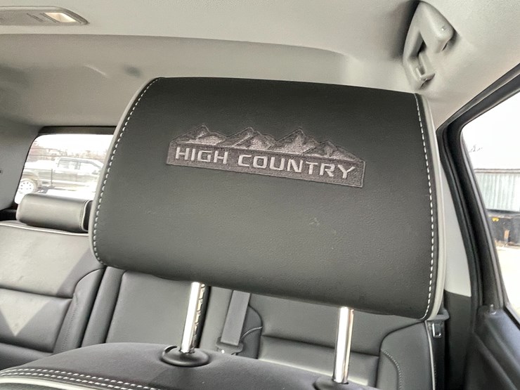 #7551-•-2019-chevy-silverado-high-country-pickup-(has-wi-title)-(blair,-wi)-image-55