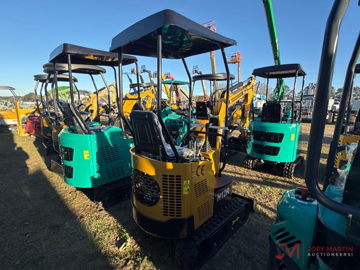 new/unused-findustry-h12r-mini-excavator-image-2