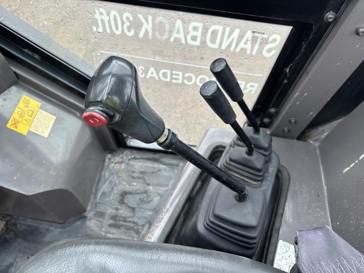 2016-manitou-ms130t-enc-cab-forklift-image-23