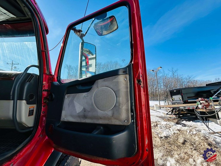 2011-volvo-truck-vhd-tri-axle-dump-truck-image-93