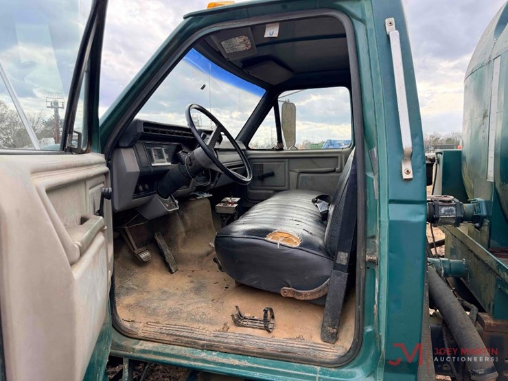 1995-ford-f-series-water-truck-image-16