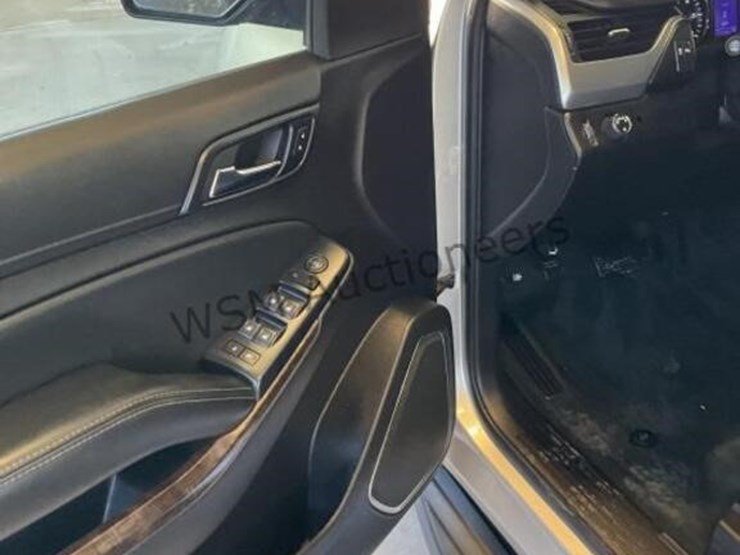 2015-chevrolet-tahoe-image-23