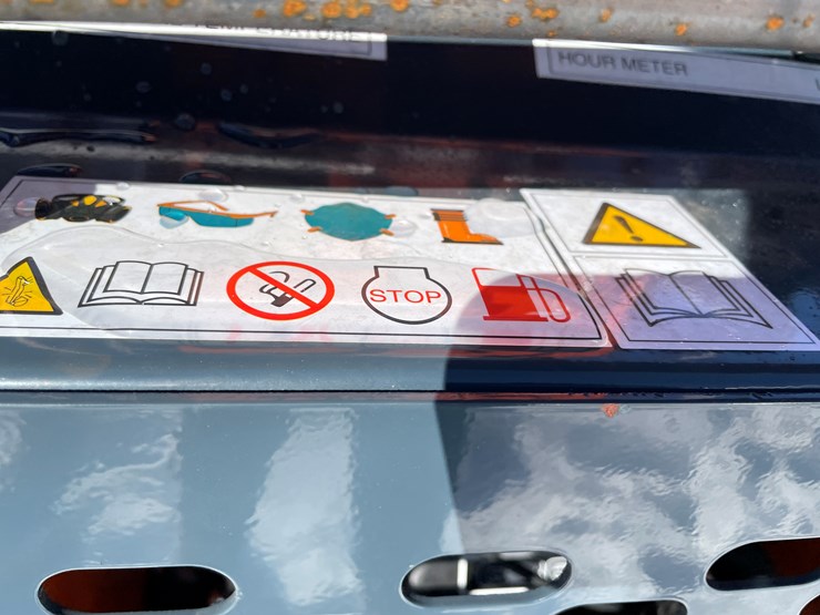 #5414-•-2025-ats-mini-skid-steer-loader-t460-image-13