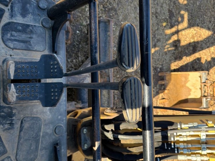 caterpillar-303.5-image-17