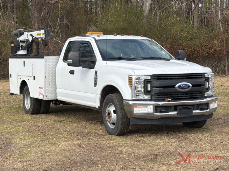 2017-ford-f350-xl-image-1