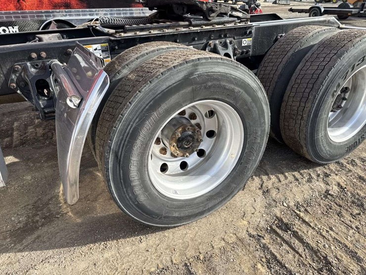 2019-kenworth-t680-image-9