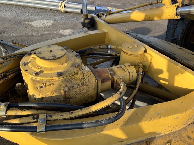 caterpillar-143h-image-12