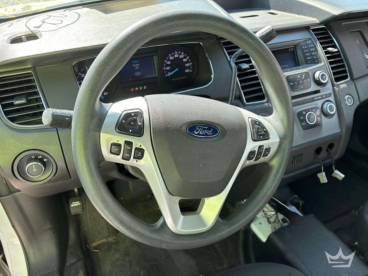 2015-ford-taurus-awd-sedan-image-10