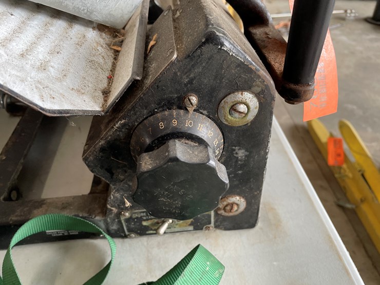 #7607-•-globe-meat-slicer-image-7