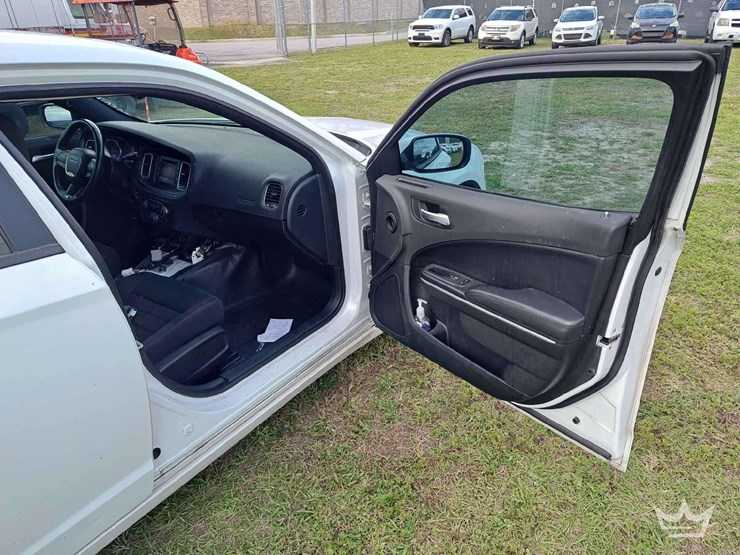 2017-dodge-charger-sedan-image-21