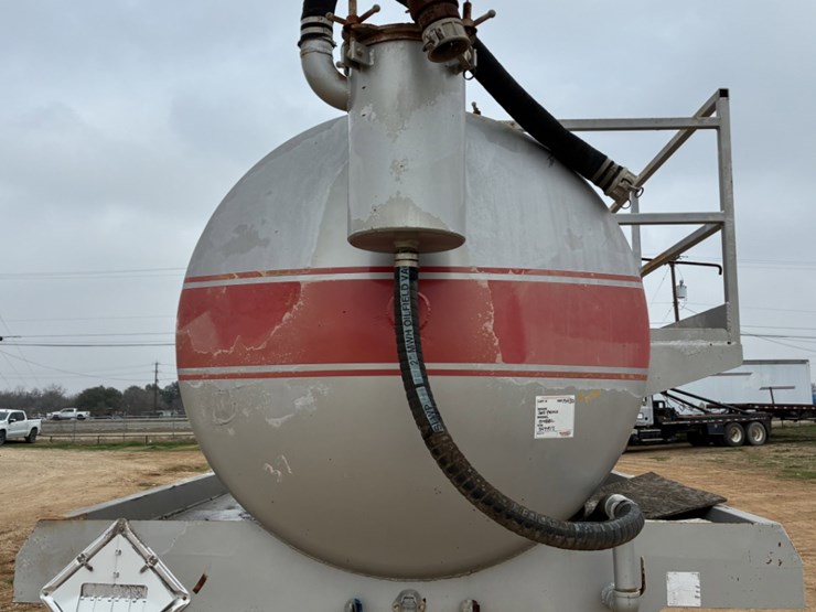 2012-proco-130bbl-vac-trailer-image-2