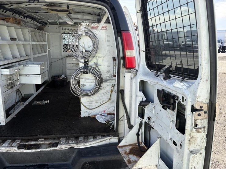 2008-utility-van-image-16