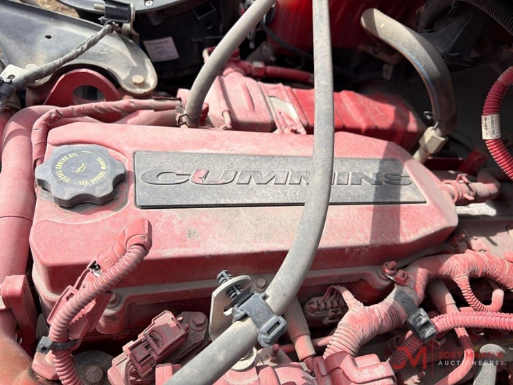 2018-freightlinerwater-truck-image-17