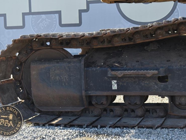 2020-caterpillar-320-image-27