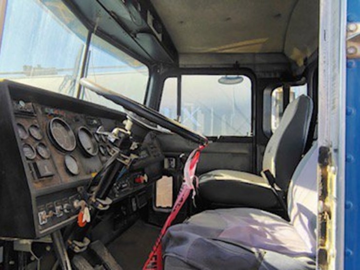 1997-kenworth-t800-image-5