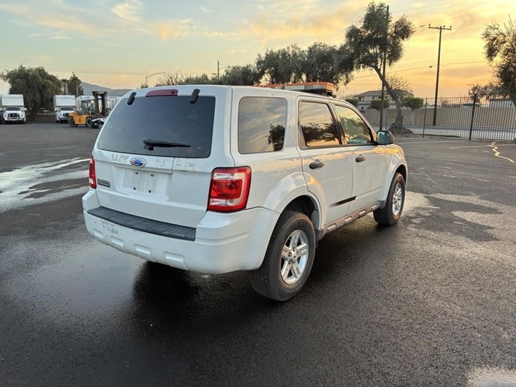 2009-ford-escape-image-3