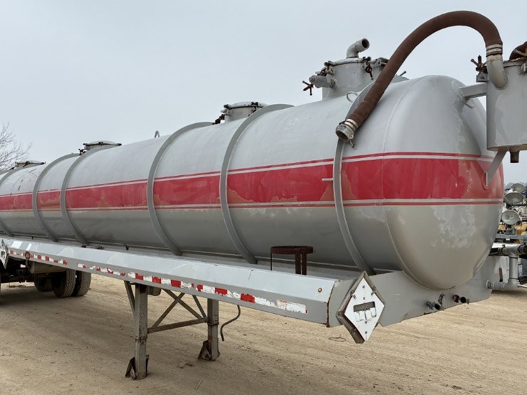 2012-proco-130bbl-vac-trailer-image-3