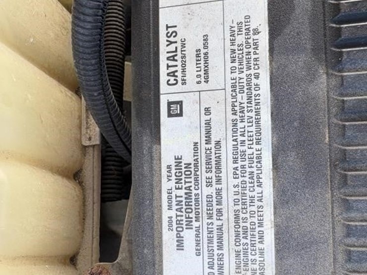 2004-chevrolet-silverado-truck-image-16