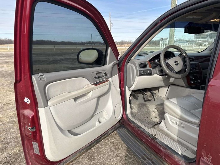 2010-chevrolet-tahoe-lt-image-12