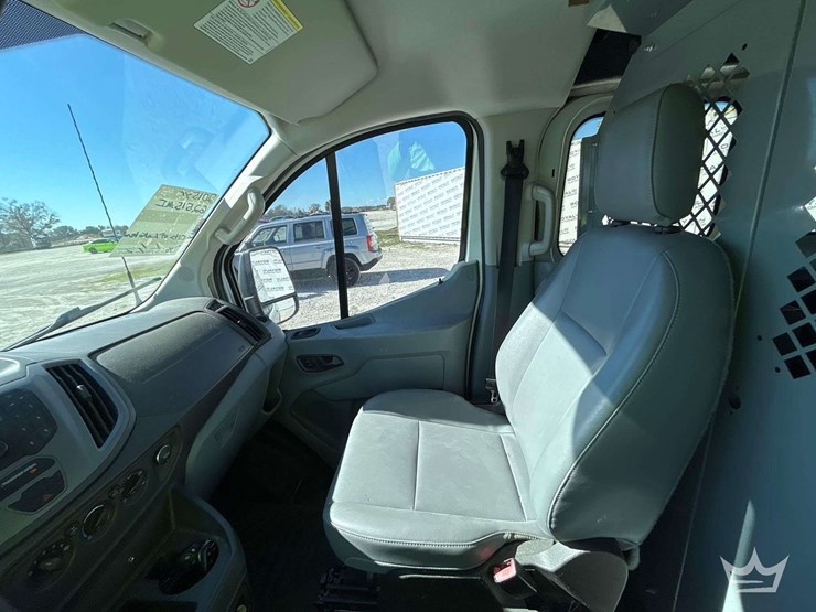 2015-ford-transit-image-19