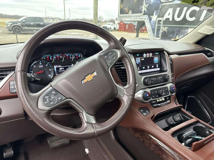 2015-chevrolet-tahoe-ltz-image-10