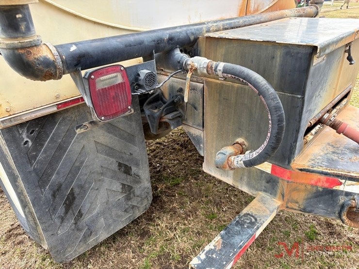 2018-freightlinerwater-truck-image-9