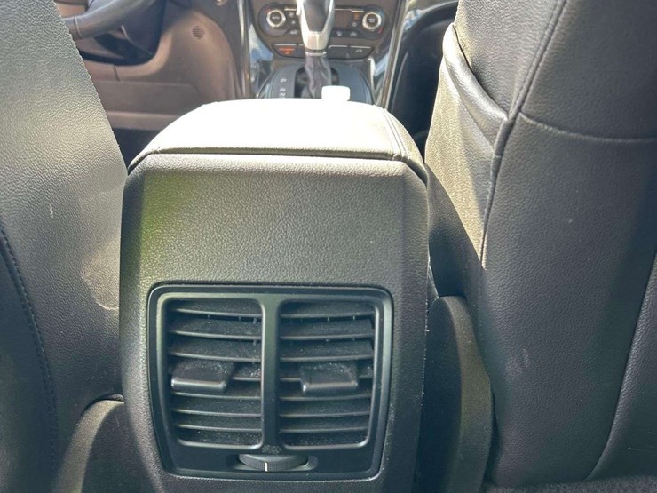 2015-ford-escape-titanium-image-22