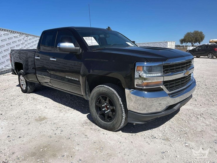 2018-chevrolet-silverado-1500-image-2