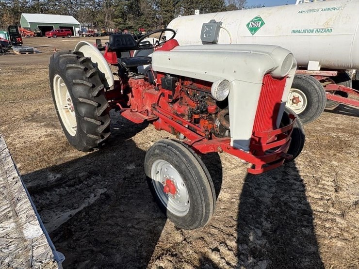 1950-ford-600-image-10
