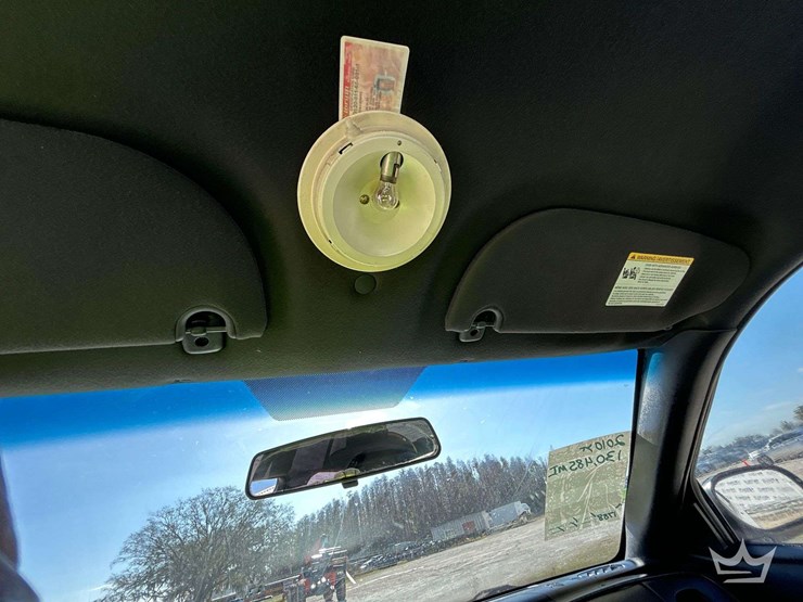 2010-ford-crown-victoria-sedan-image-18