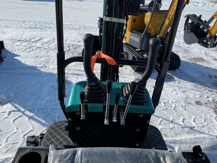 #5375-•-qh12r-mini-excavator-image-13