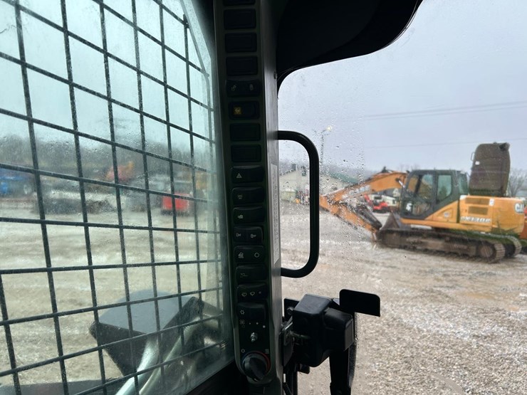 2021-new-holland-c345-image-25