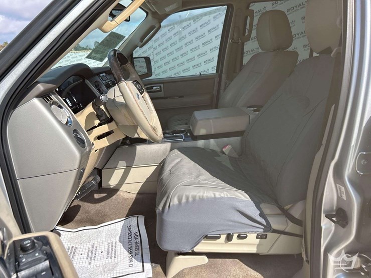 2011-ford-expedition-image-12