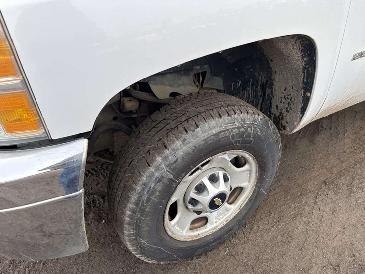 2013-chevrolet-2500-image-8